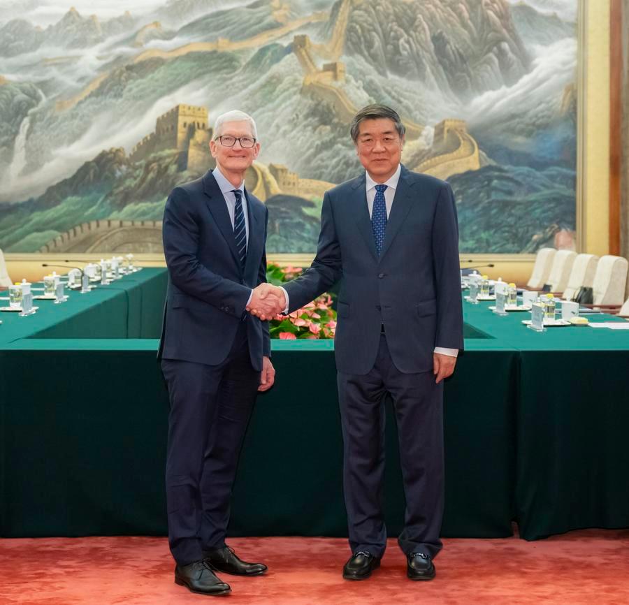 Apple’ın Küresel Teknoloji Diplomasisi: Tim Cook’un Çin Ziyareti